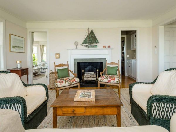 Cape Cod Home 994460