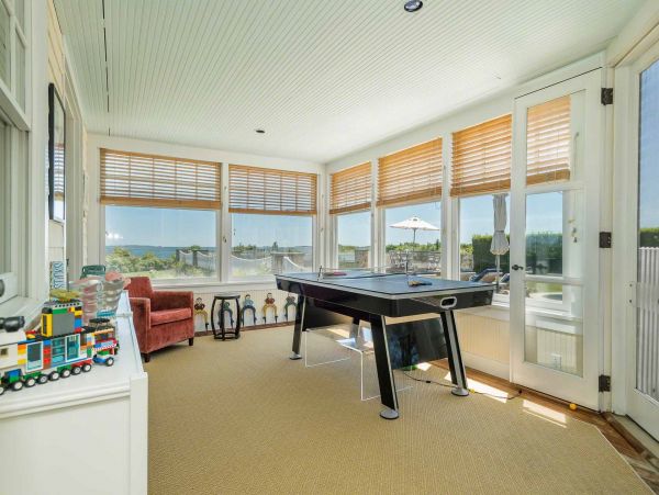Cape Cod Home 994460