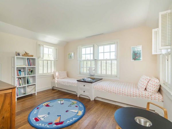 Cape Cod Home 994460