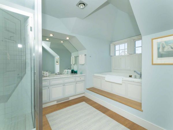 Cape Cod Home 994460