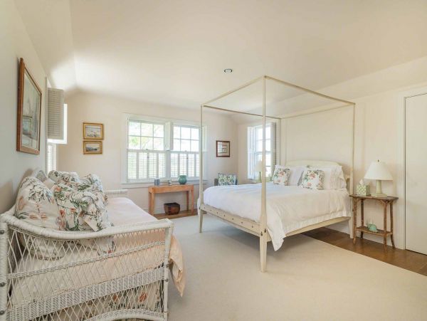Cape Cod Home 994460