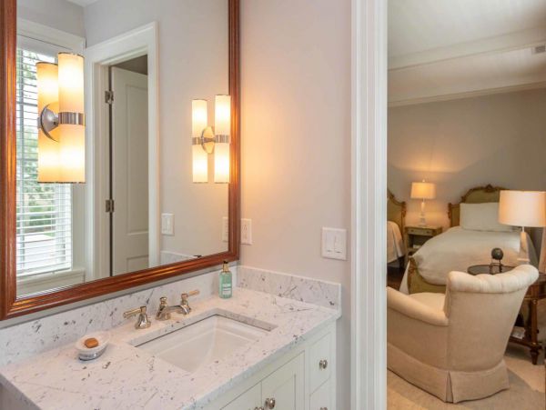 Cape Cod Home 994461
