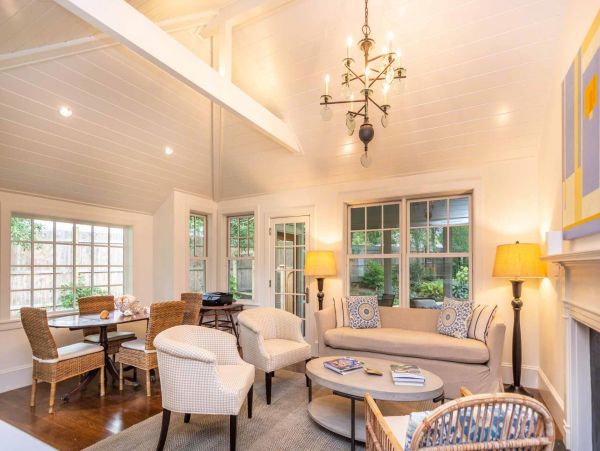 Cape Cod Home 994461