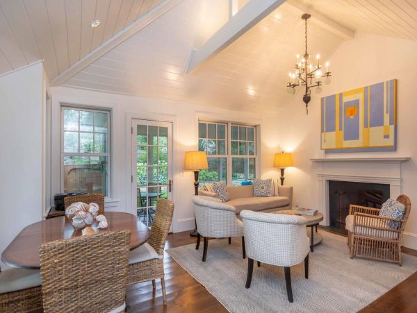 Cape Cod Home 994461