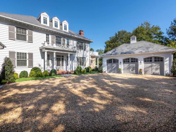 Cape Cod Home 994463