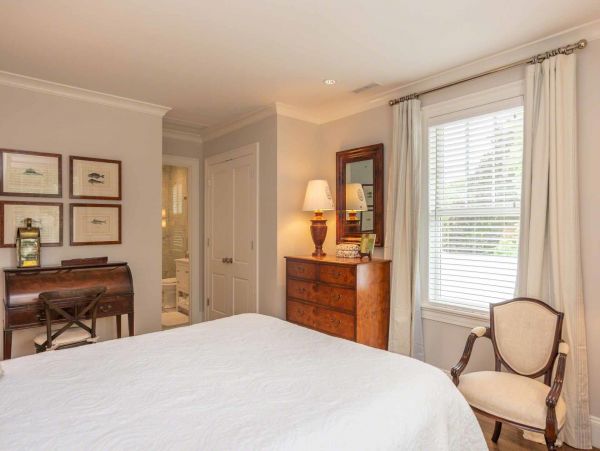 Cape Cod Home 994463