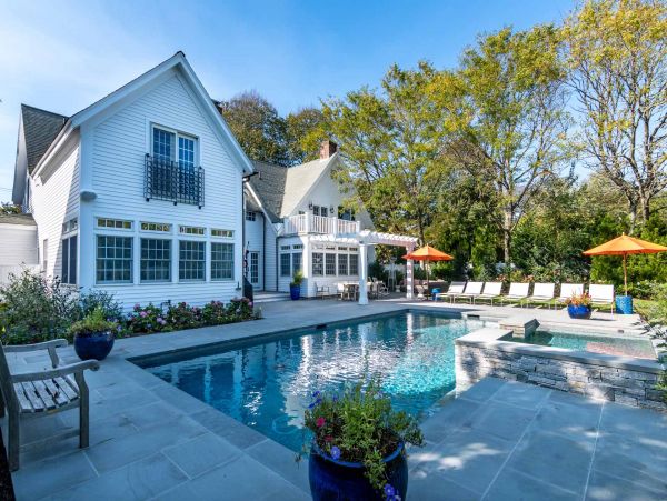 Cape Cod Home 994464