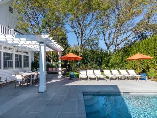 Cape Cod Home 994464