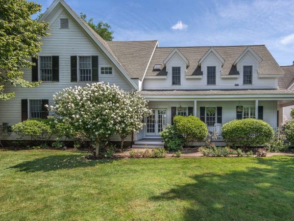 Cape Cod Home 994464