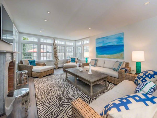 Cape Cod Home 994464