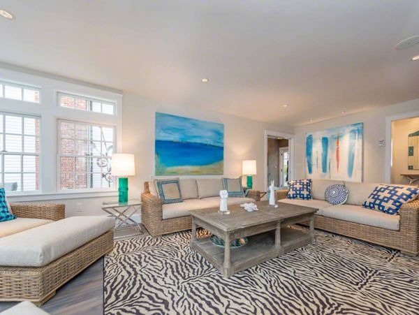 Cape Cod Home 994464