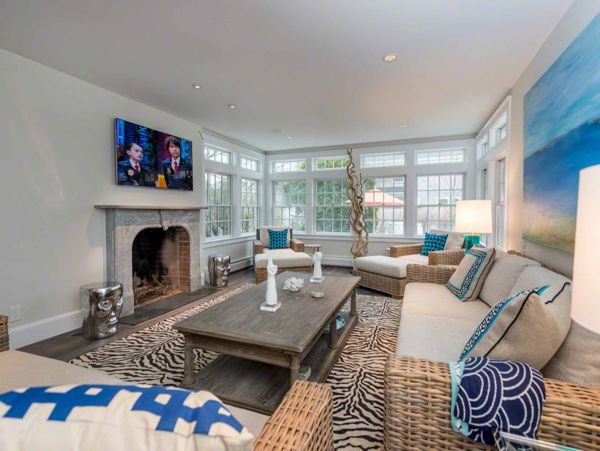 Cape Cod Home 994464