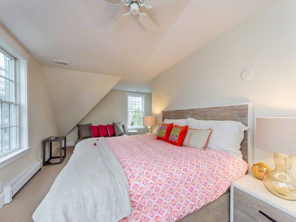 Cape Cod Home 994464