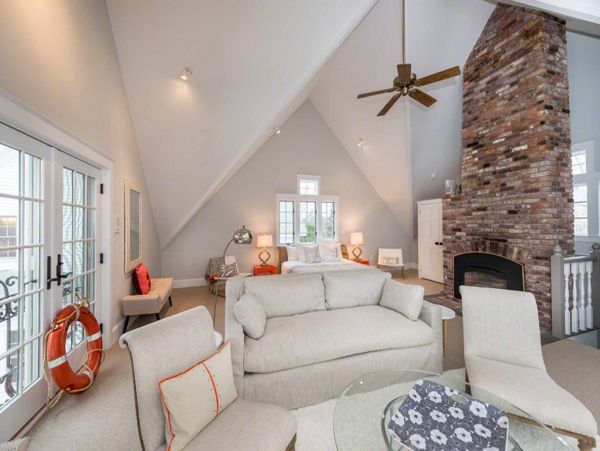 Cape Cod Home 994464