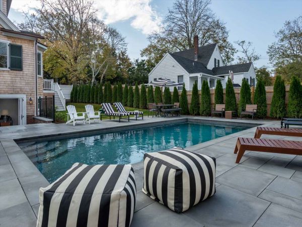 Cape Cod Home 994465