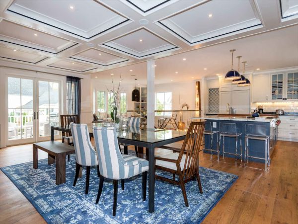 Cape Cod Home 994465