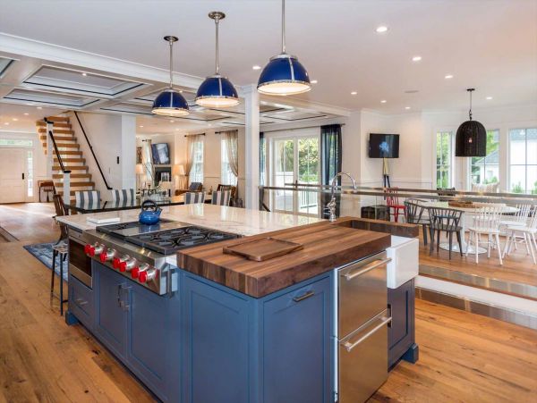 Cape Cod Home 994465