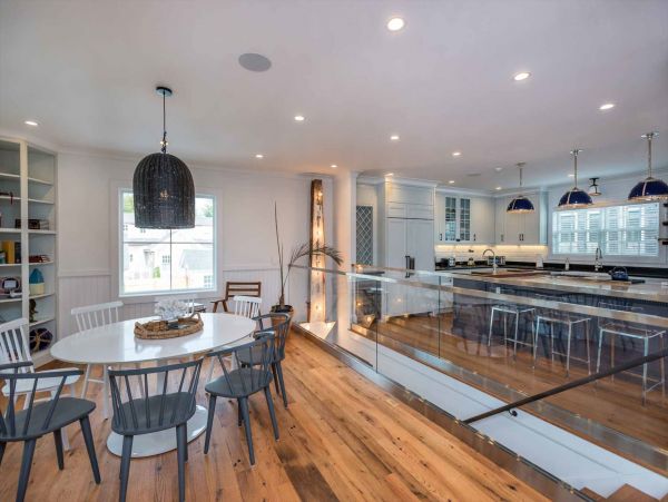 Cape Cod Home 994465