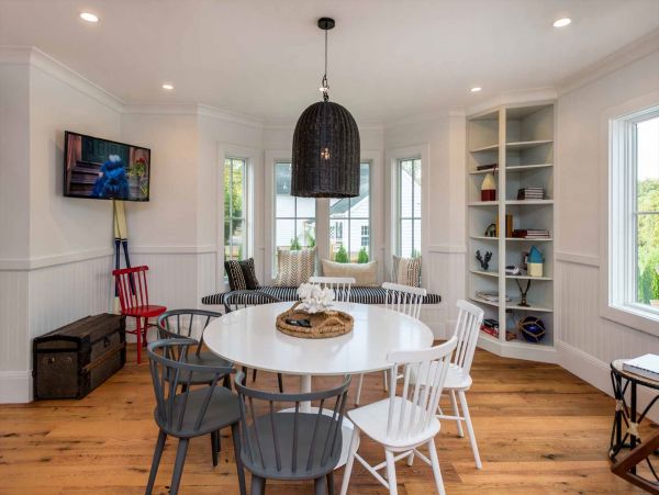 Cape Cod Home 994465