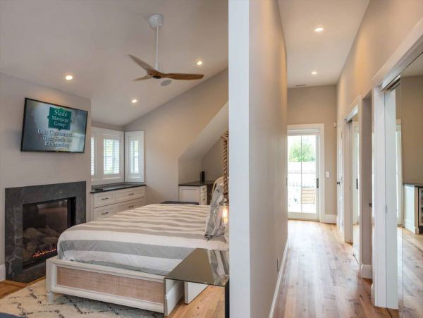 Cape Cod Home 994465