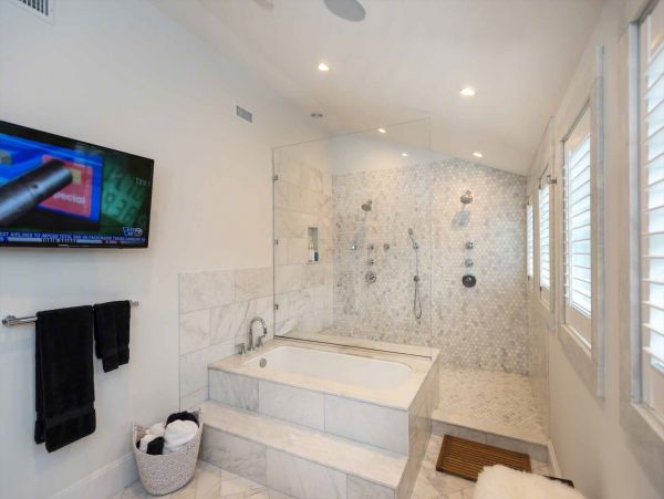 Cape Cod Home 994465