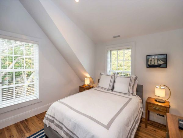 Cape Cod Home 994465