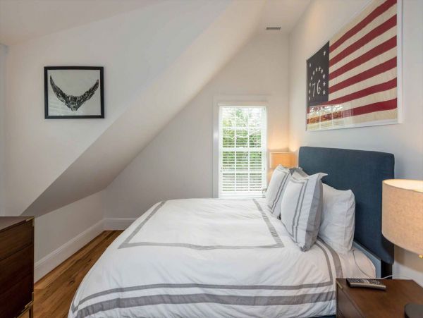 Cape Cod Home 994465