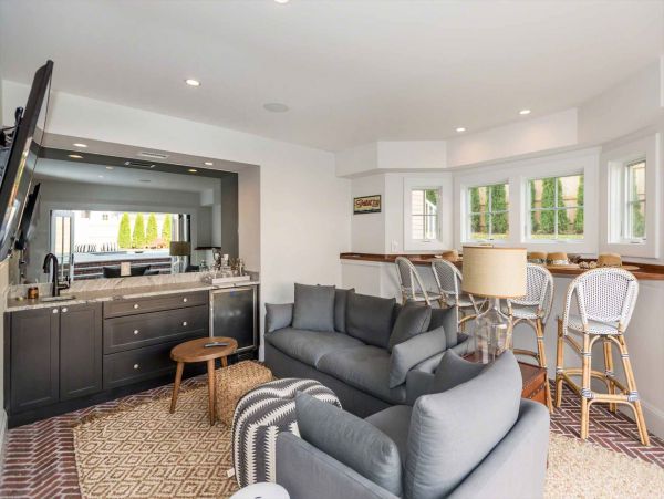 Cape Cod Home 994465