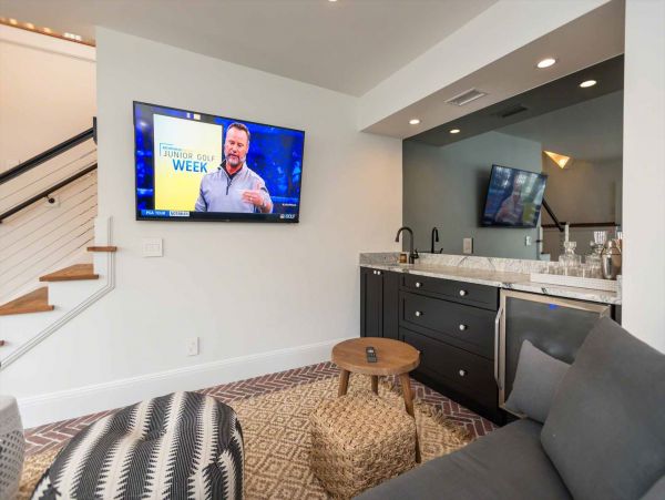 Cape Cod Home 994465