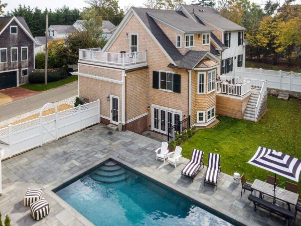 Cape Cod Home 994465