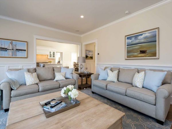 Cape Cod Home 994466