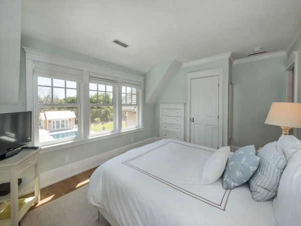 Cape Cod Home 994466