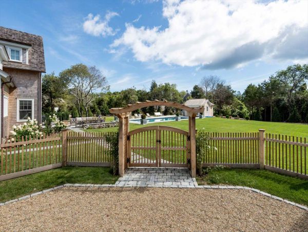 Cape Cod Home 994466