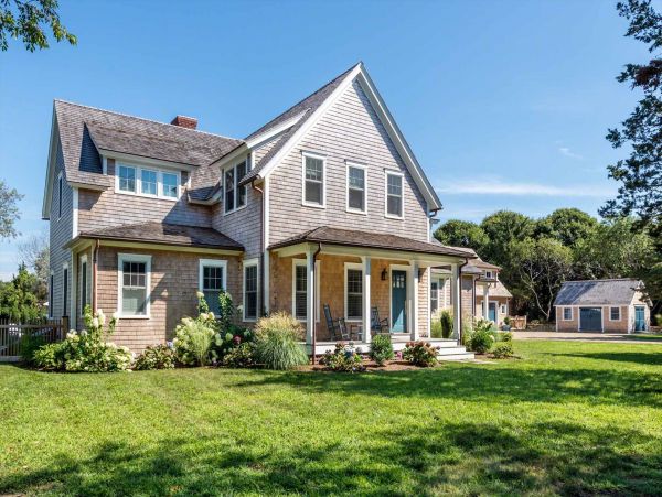 Cape Cod Home 994466
