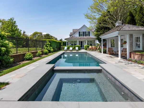 Cape Cod Home 994467