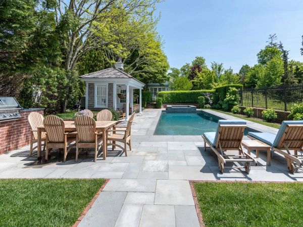 Cape Cod Home 994467