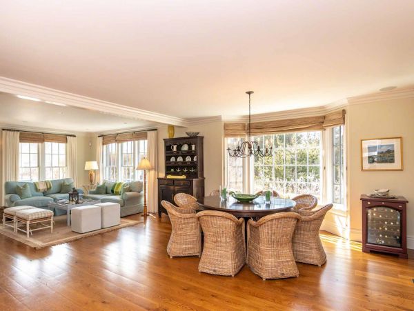 Cape Cod Home 994467