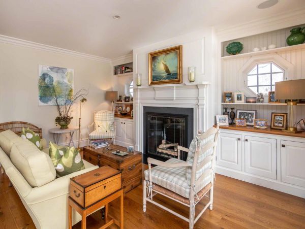Cape Cod Home 994467