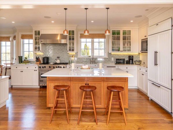 Cape Cod Home 994467