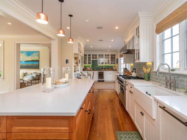 Cape Cod Home 994467