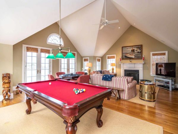 Cape Cod Home 994467