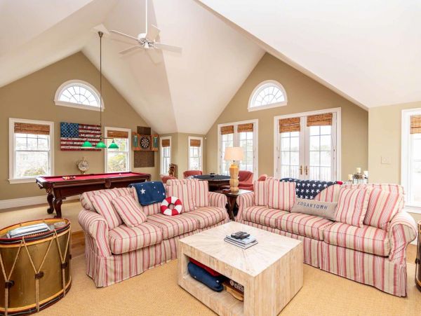 Cape Cod Home 994467