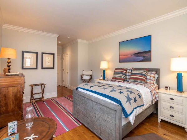 Cape Cod Home 994467