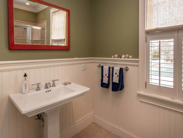 Cape Cod Home 994467