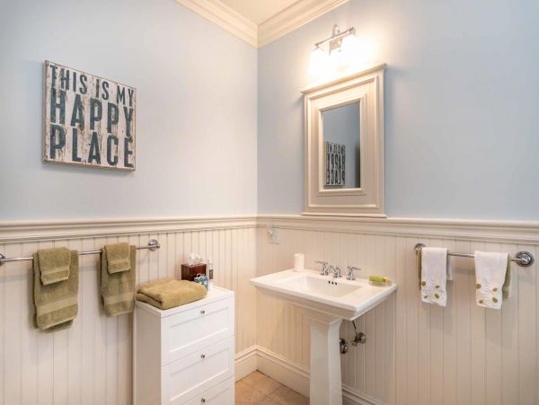 Cape Cod Home 994467