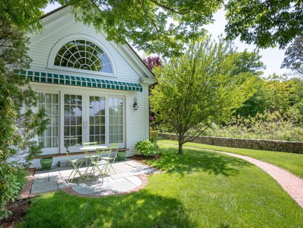 Cape Cod Home 994467