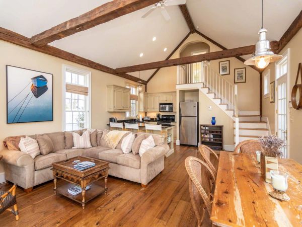 Cape Cod Home 994467