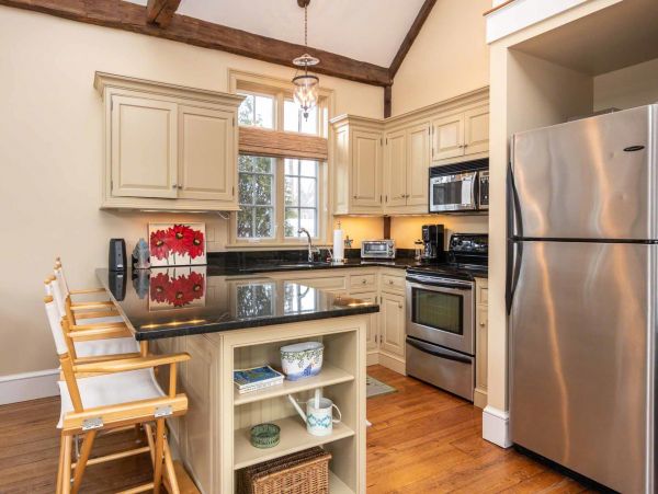 Cape Cod Home 994467