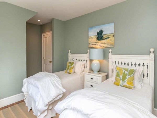 Cape Cod Home 994467