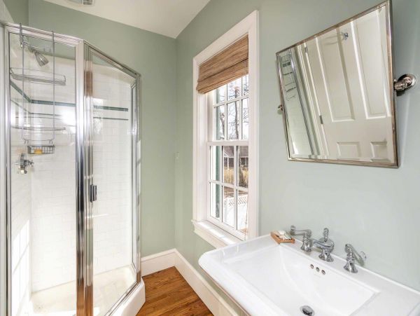 Cape Cod Home 994467